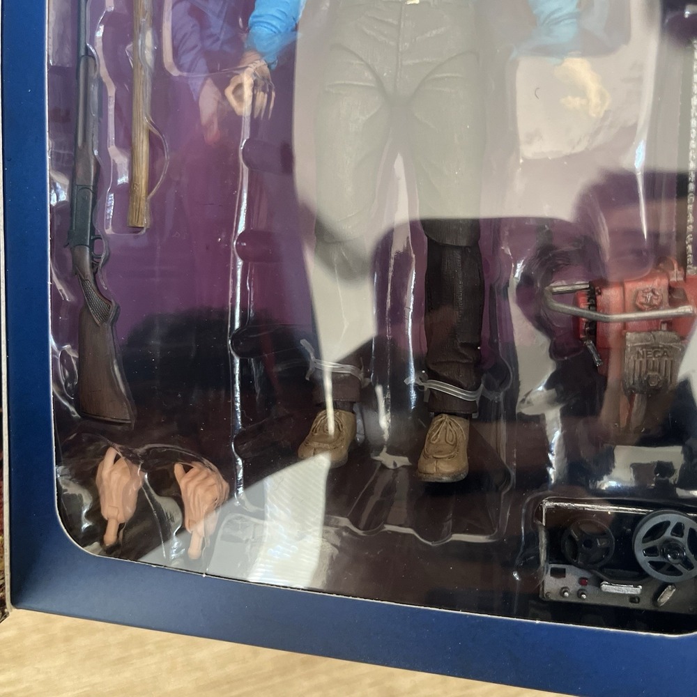 NECA The Evil Dead 40th Anniversary Ultimate Ash 7" Action Figure - Picture 5 of 9